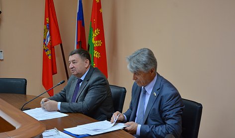 В Шарлыке обсудили ситуацию с оформлением земельных угодий